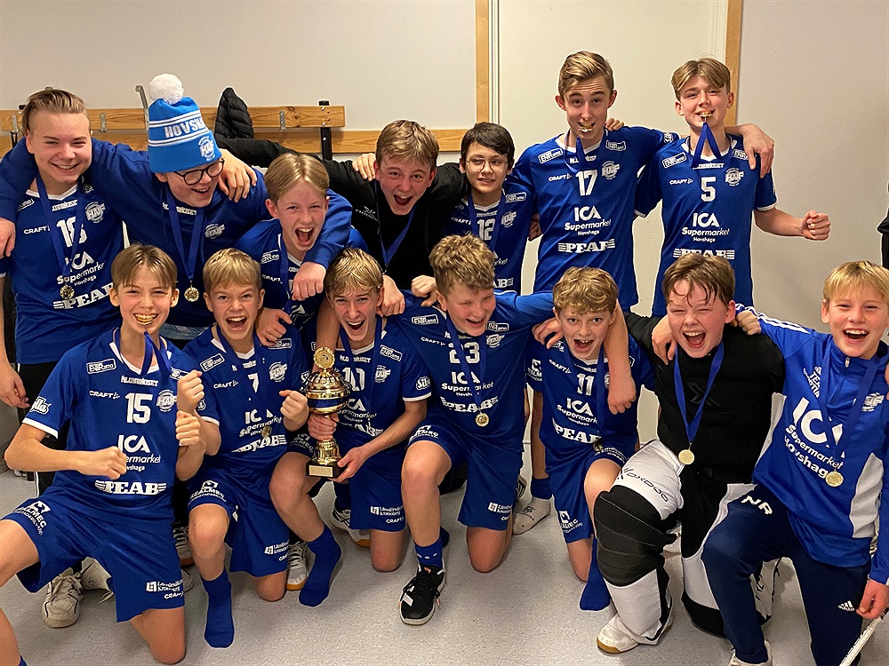 Piknikda yalangoch qizlar